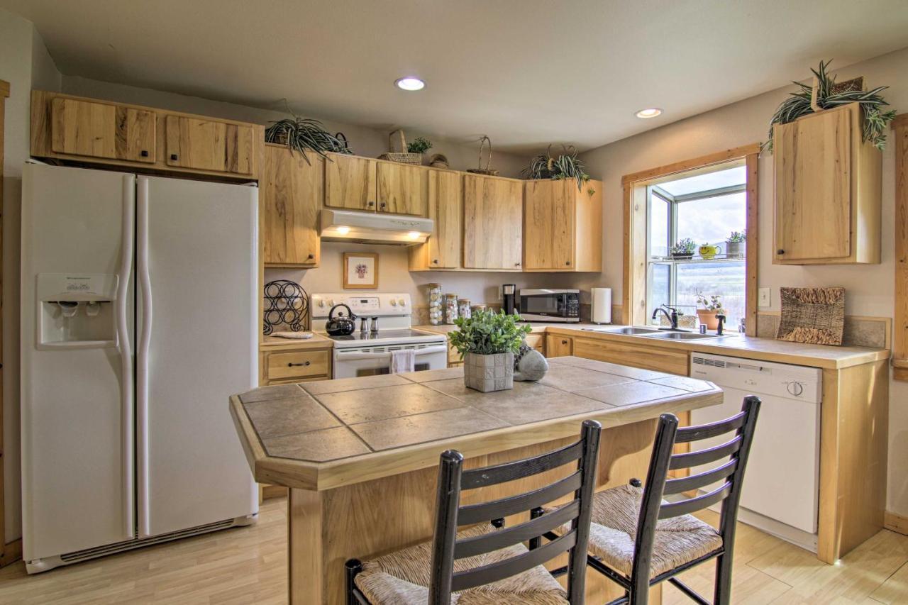 Airy Emigrant Townhome With Sweeping Mtn Views! Extérieur photo